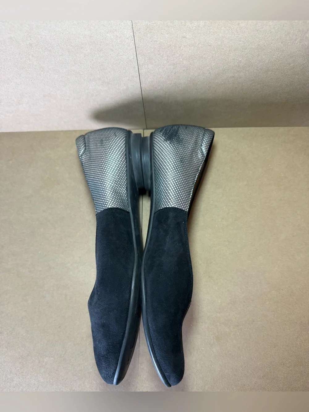 BeautiFeel Amanda Ballet Flats Pewter Pizel Print Black Suede Size US 9/9.5 - Picture 4 of 10